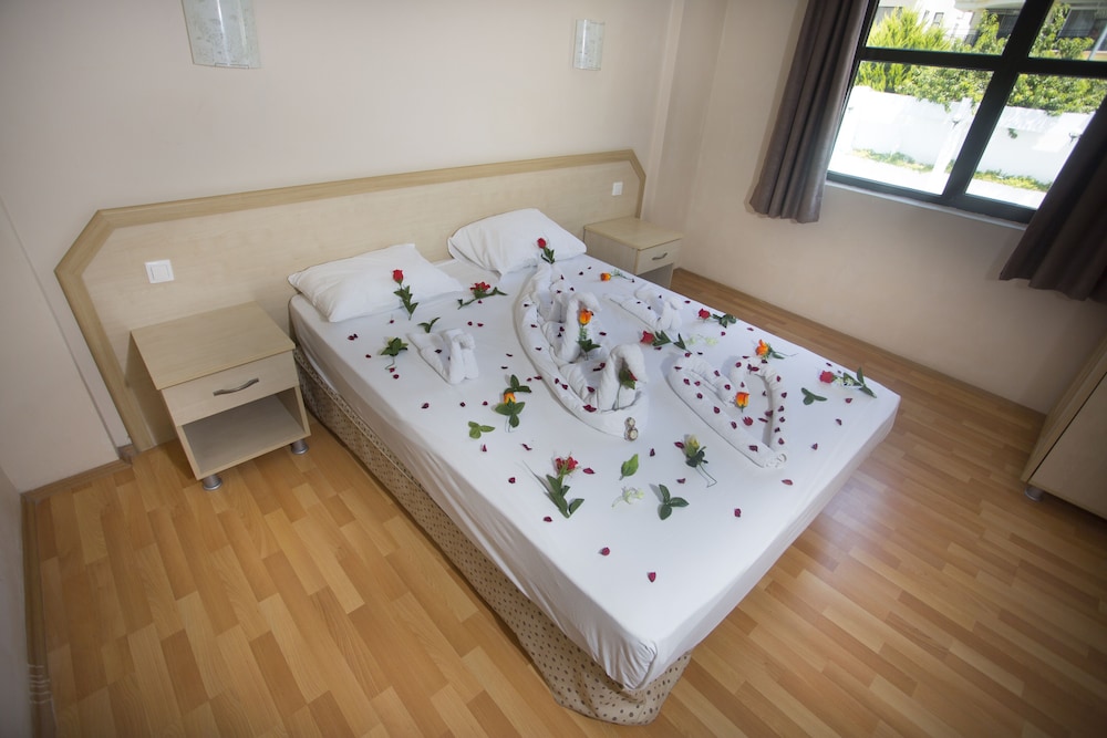 Tuntas Suites Altinkum