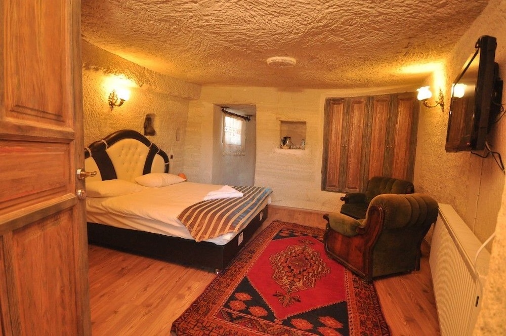 Kayatas Cave Suites