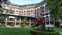 Estreya Residence
