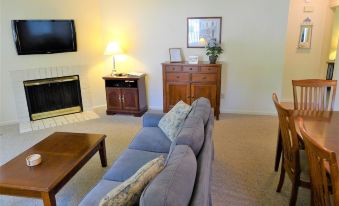 10 Gray - 2 Bedroom Condo