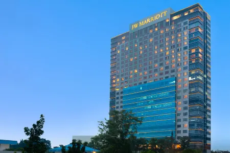 JW Marriott Hotel Medan Отели рядом со станцией Medan Train Station