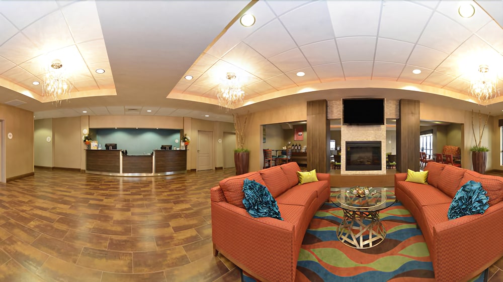 Holiday Inn Express & Suites Junction City