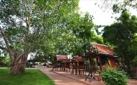 Sweet Hug Hotel Hotels in Si Prachan
