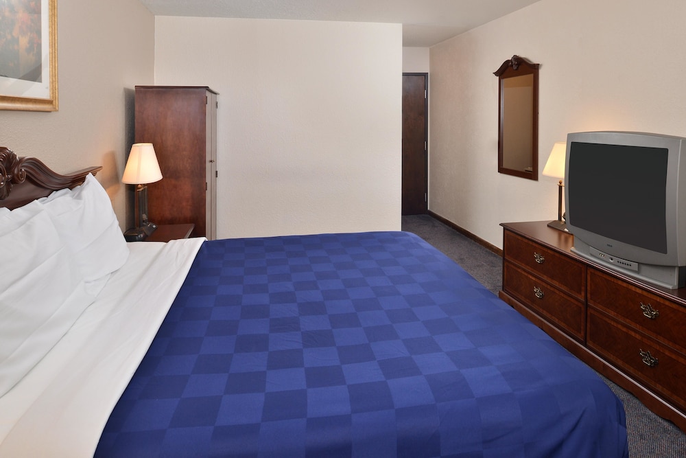 Americas Best Value Inn Marquette