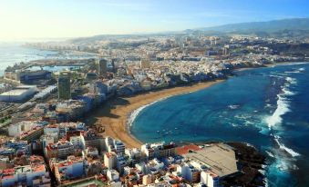 Las Canteras Seaview IV by Canary365