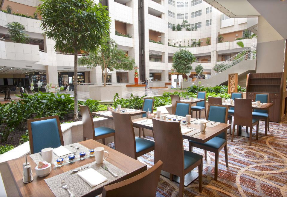 힐튼 프라하 주차장 입구