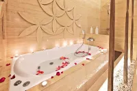 Hotel Melia Makassar - Hot Tub