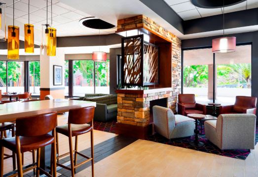 더 덱스트로 호텔 전경