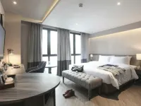 Vince Hotel Pratunam Hotels near CrewAcademy