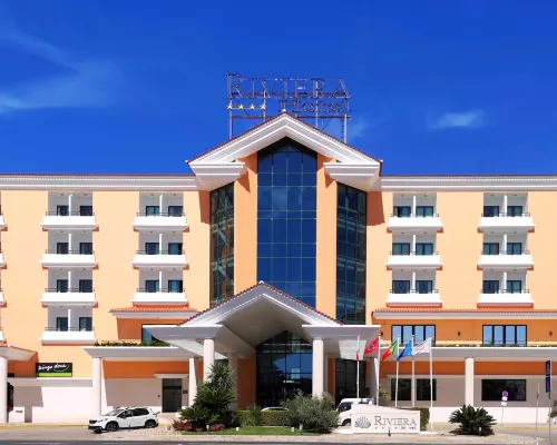 Riviera Hotel Hotel dekat Pantai Poca