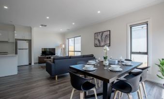 Comfy and Warm Home in Point Cook