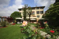 Hotel Villa Cipriani Hotels near Cimitero di Asolo