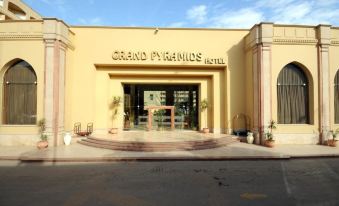 Grand Pyramids Hotel