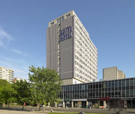 Campus Tower Suite Hotel Các khách sạn ở Edmonton