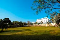 Radisson Blu Udaipur Palace Resort & Spa - Infinity Pools