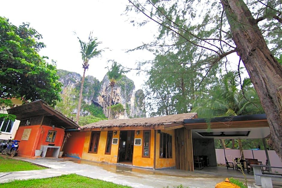 บ้านเจ้าไหม บีชเฮ้าส์ (Baan Chao Mai Beach House)