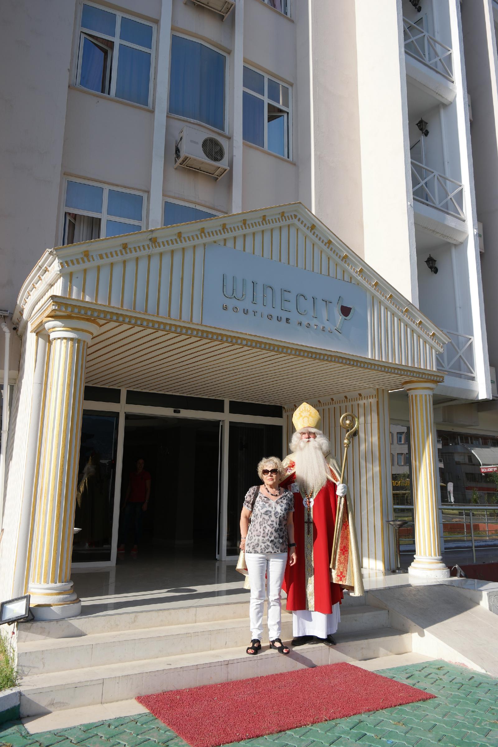 Winecity Hotel