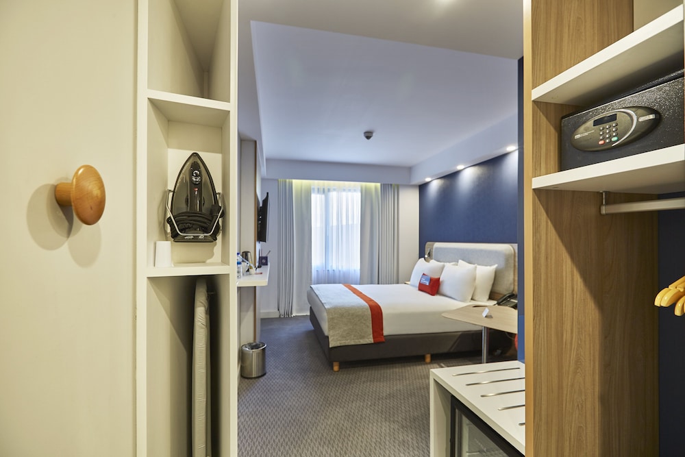 Holiday Inn Express Istanbul - Atakoy Metro, an Ihg Hotel