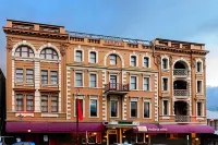 Hadley's Orient Hotel