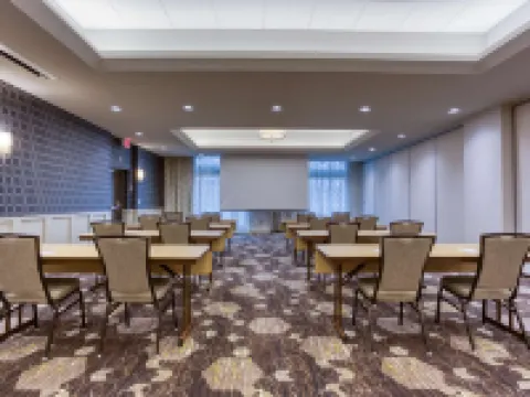 Drury Inn & Suites Cleveland Beachwood Hotels in Orange