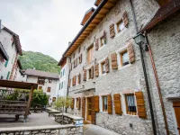 Albergo Diffuso - Cjasa Ustin Hotel in zona Ruderi del Castello di Maniago