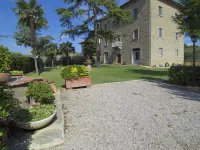 Le Rondini Tenimenti d'Alessandro附近的飯店