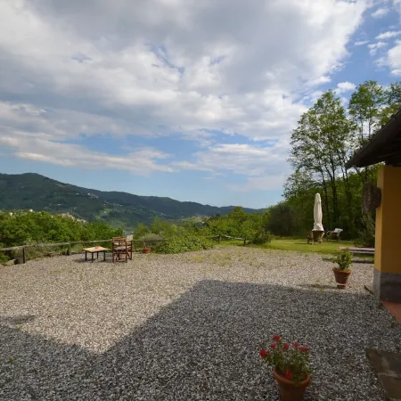 Beautiful Cottage in Pescia with Hot Tub
