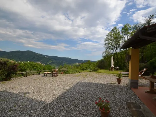 Beautiful Cottage in Pescia with Hot Tub