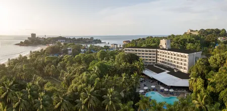 Radisson Blu Mammy Yoko Hotel Freetown Отели рядом с достопримечательностью «Ламли-Бич-роуд»