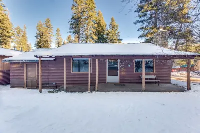 The Cabins at Cloudcroft Hotels near Aquatic Dwellings Waterfall