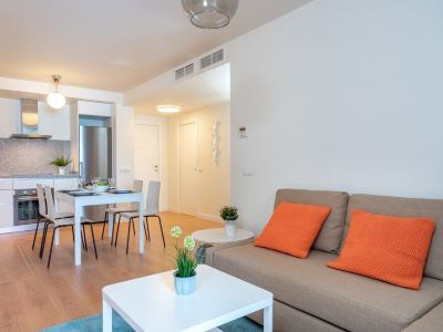 Central and Beachfront Apartment with Balcony Ref 131