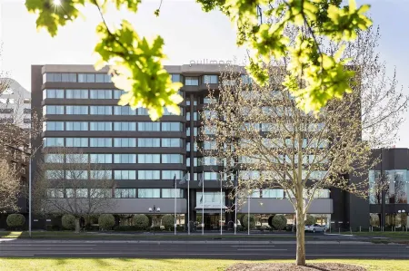 Pullman Melbourne Albert Park Отели рядом с достопримечательностью «Королевские ботанические сады»