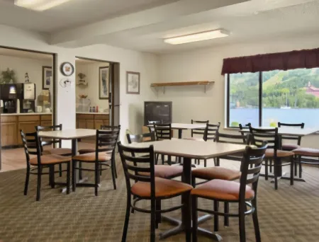 Super 8 by Wyndham Houghton