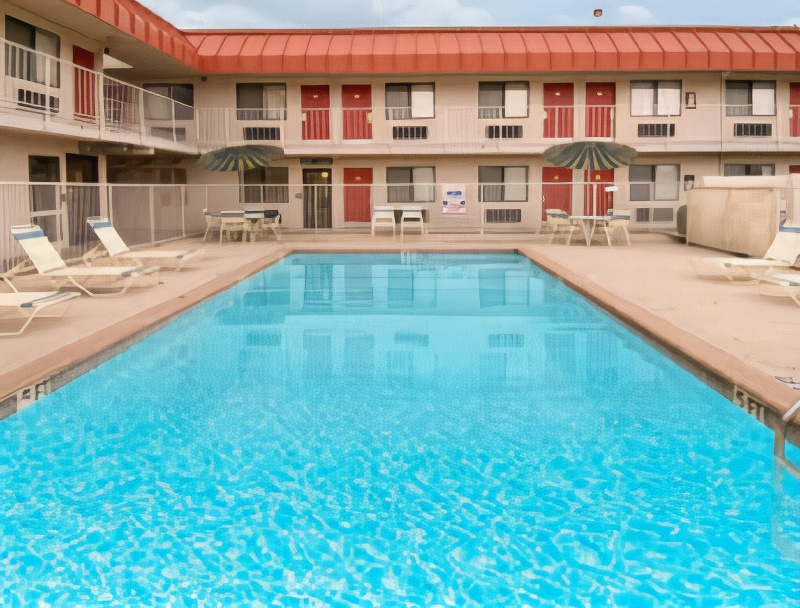 Super 8 by Wyndham Tulsa