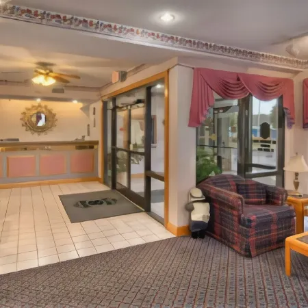 Super 8 by Wyndham Franklin Hwy 31