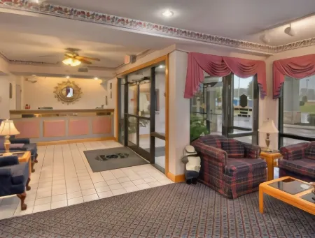 Super 8 by Wyndham Franklin Hwy 31