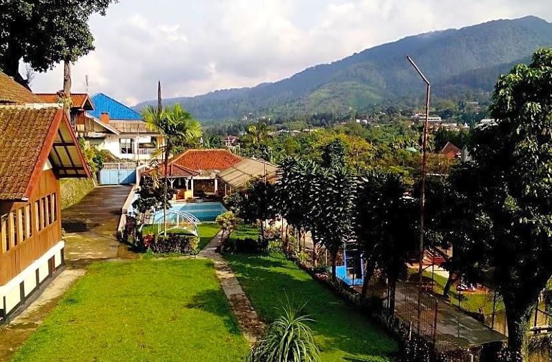 Get Villa Taman Safari Garden Background