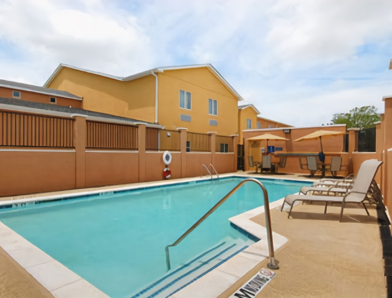 Days Inn by Wyndham Rockdale Texas