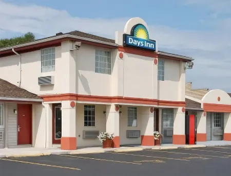 Days Inn by Wyndham Plymouth