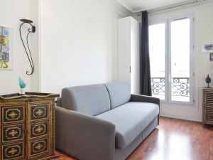 204340 - A Two-Room Apartment with Traditional Chic Style in the Marais