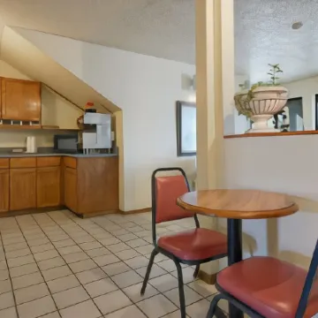 Super 8 by Wyndham Moriarty