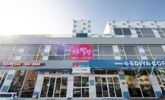 Gangneung Gyeongpodae Villa