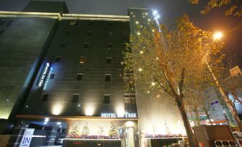 La Tree Hotel