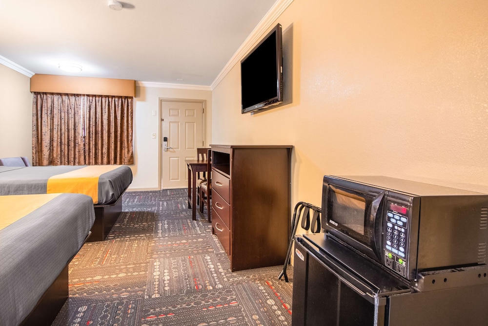 Americas Best Value Inn I-45 / Loop 610