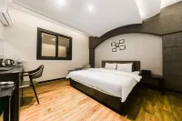 French Code Hotel