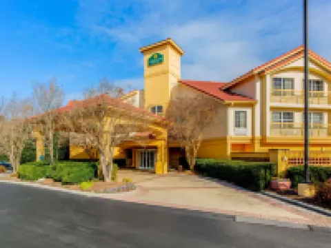 La Quinta Inn & Suites by Wyndham Raleigh Durham Airport ケーリーのホテル