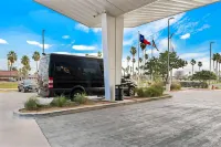 La Quinta Inn & Suites by Wyndham McAllen la Plaza Mall - parking