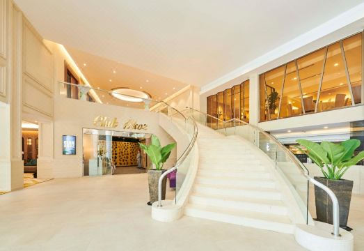 2. 이스트 그랜드 ..