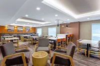 La Quinta Inn & Suites by Wyndham San Francisco Airport N Hotels in South San Francisco