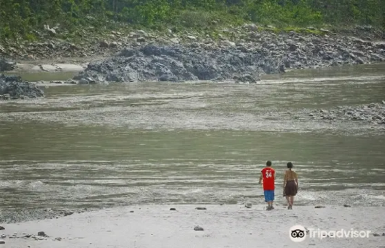 春天河濱度假村